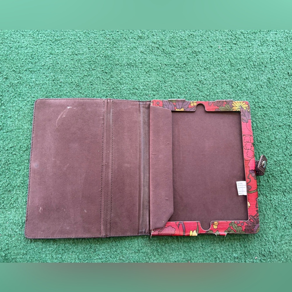 Sakroots brand iPad / tablet cover. - Picture 7 of 9